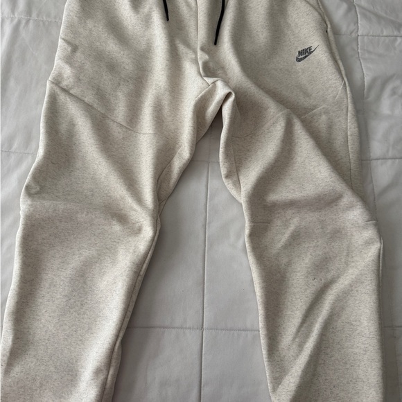 Nike Tech Suit-Cream Hoodie and Joggers Set- XL - Picture 2 of 6